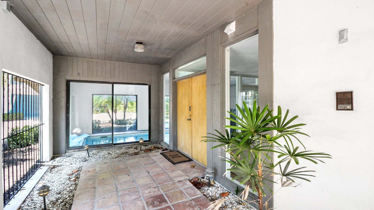 Photo of Patio Balcony in Whitney Beach