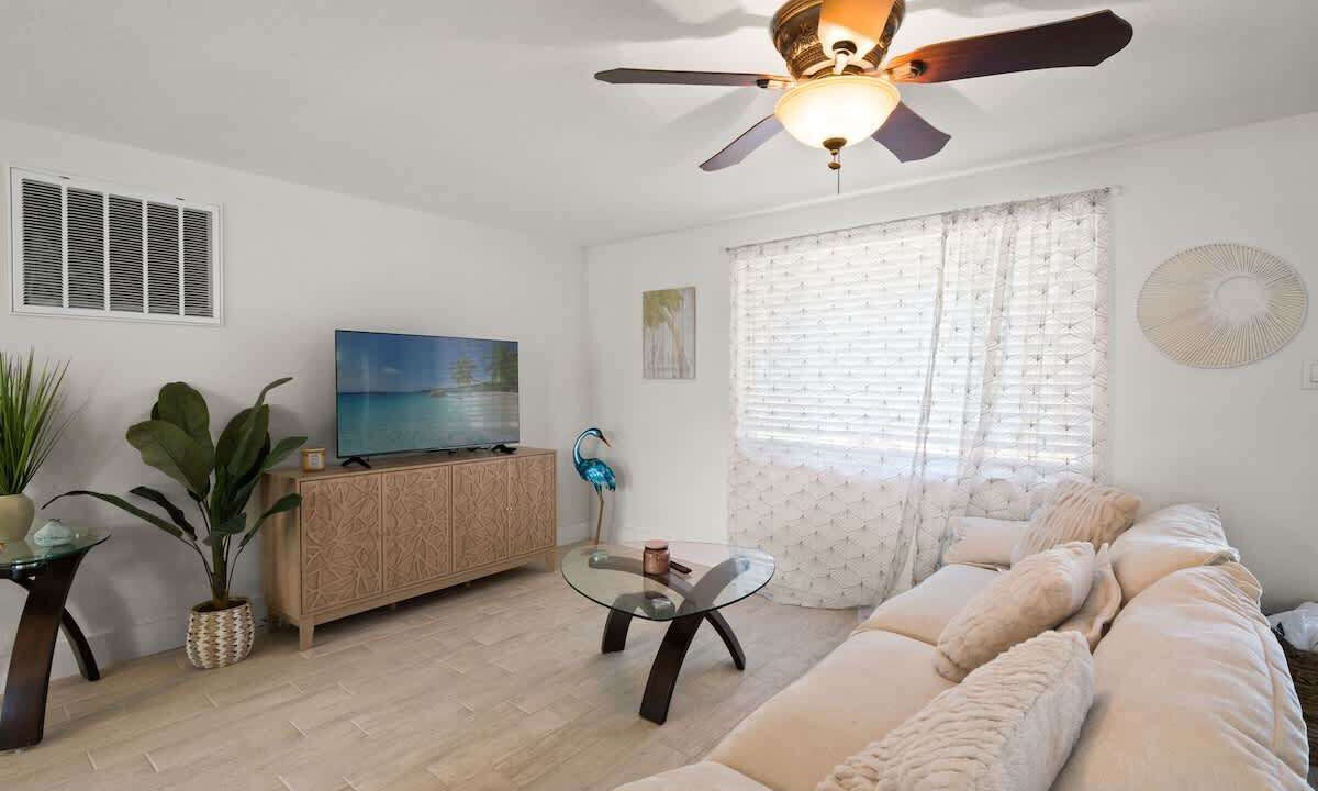 Photo of Livingroom in Hudson Beach Estates