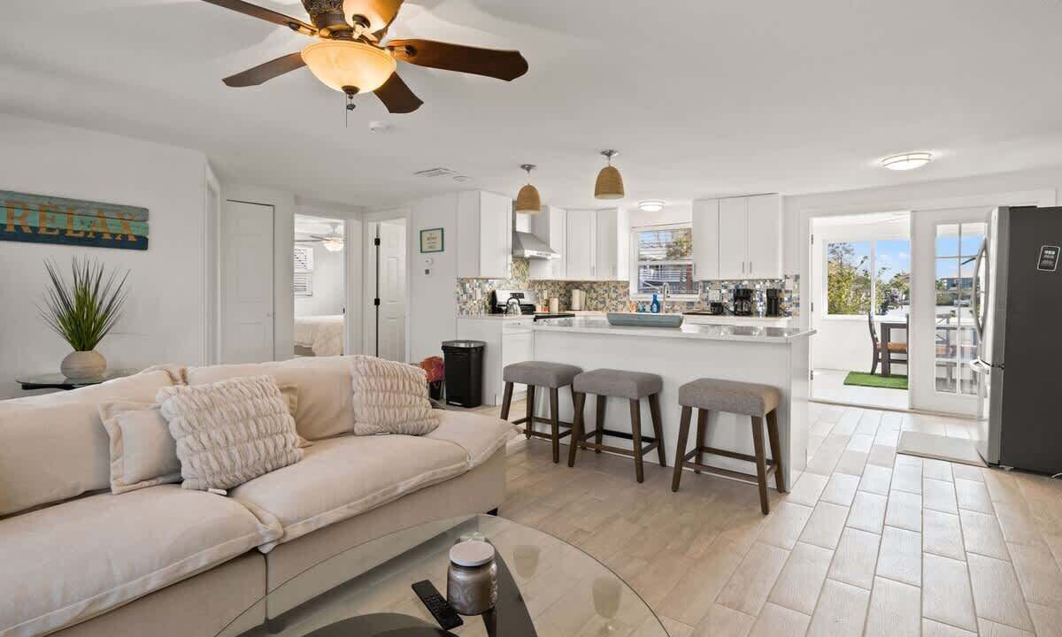 Photo of Livingroom in Hudson Beach Estates