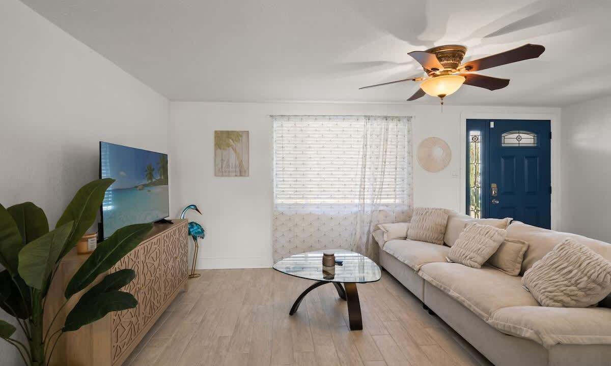 Photo of Livingroom in Hudson Beach Estates