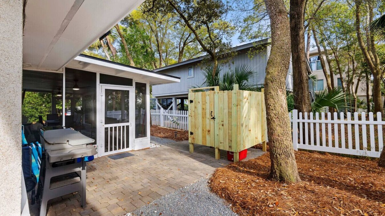 Photo of Patio Balcony in North Forest Beach