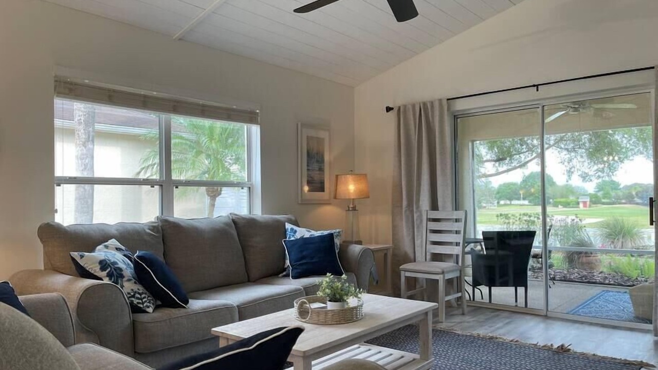 Photo of Livingroom in Villas of Greenwood