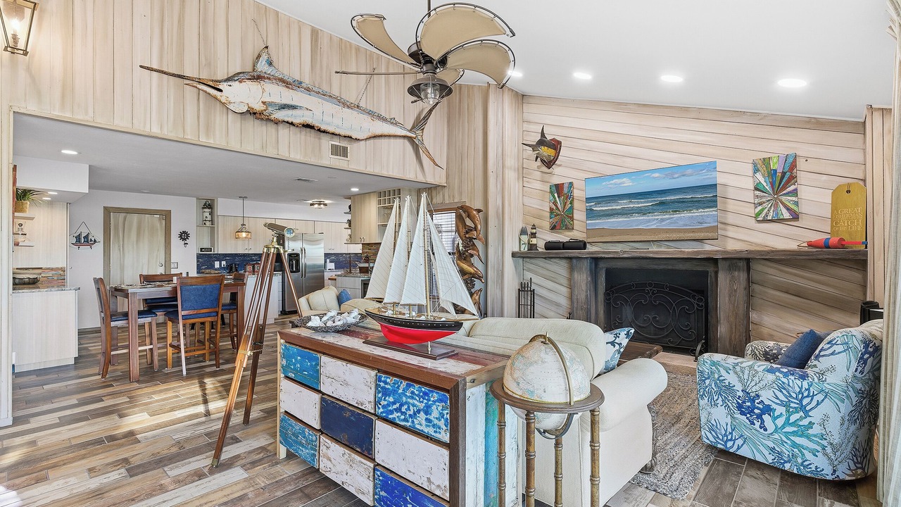 Photo of Livingroom in Edgewater