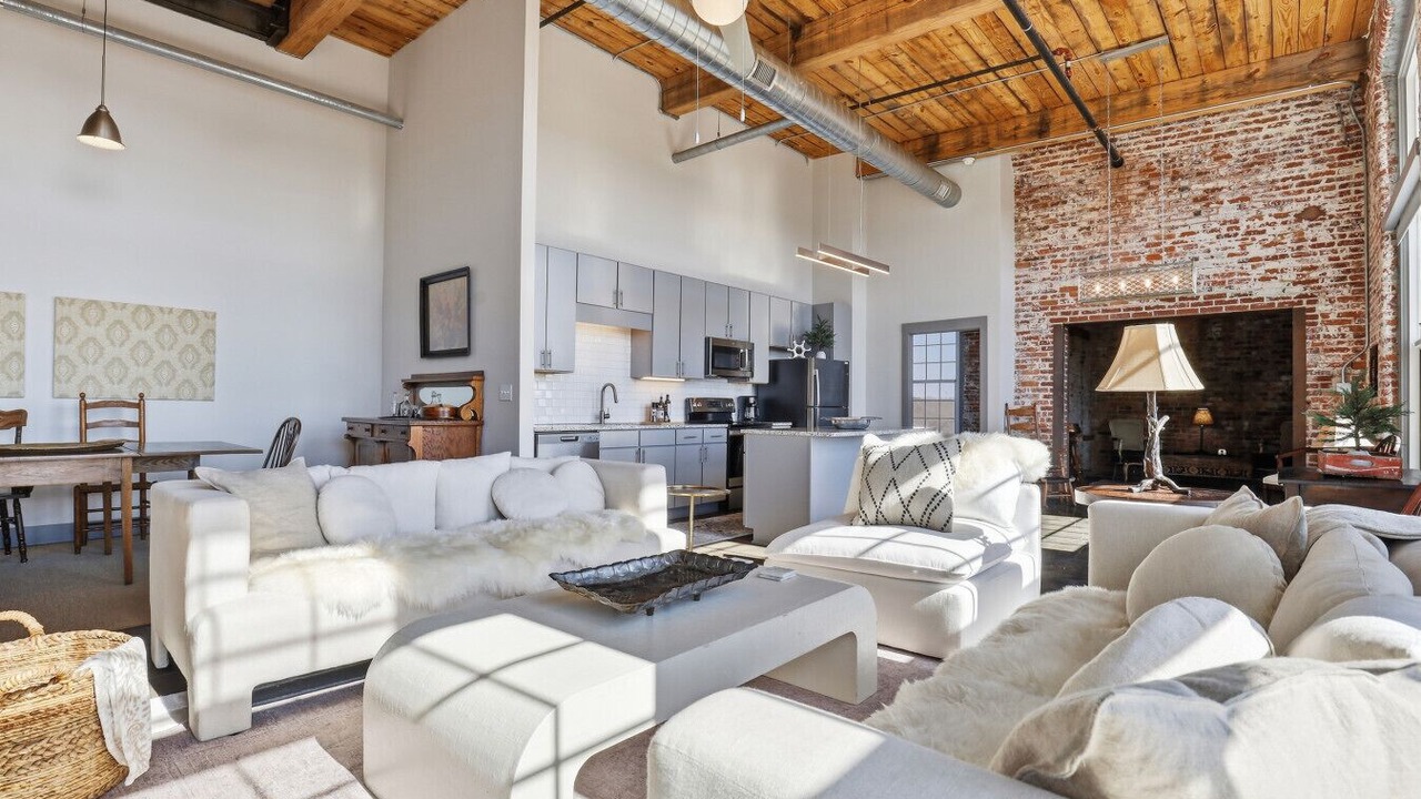 Photo of Livingroom in Converse