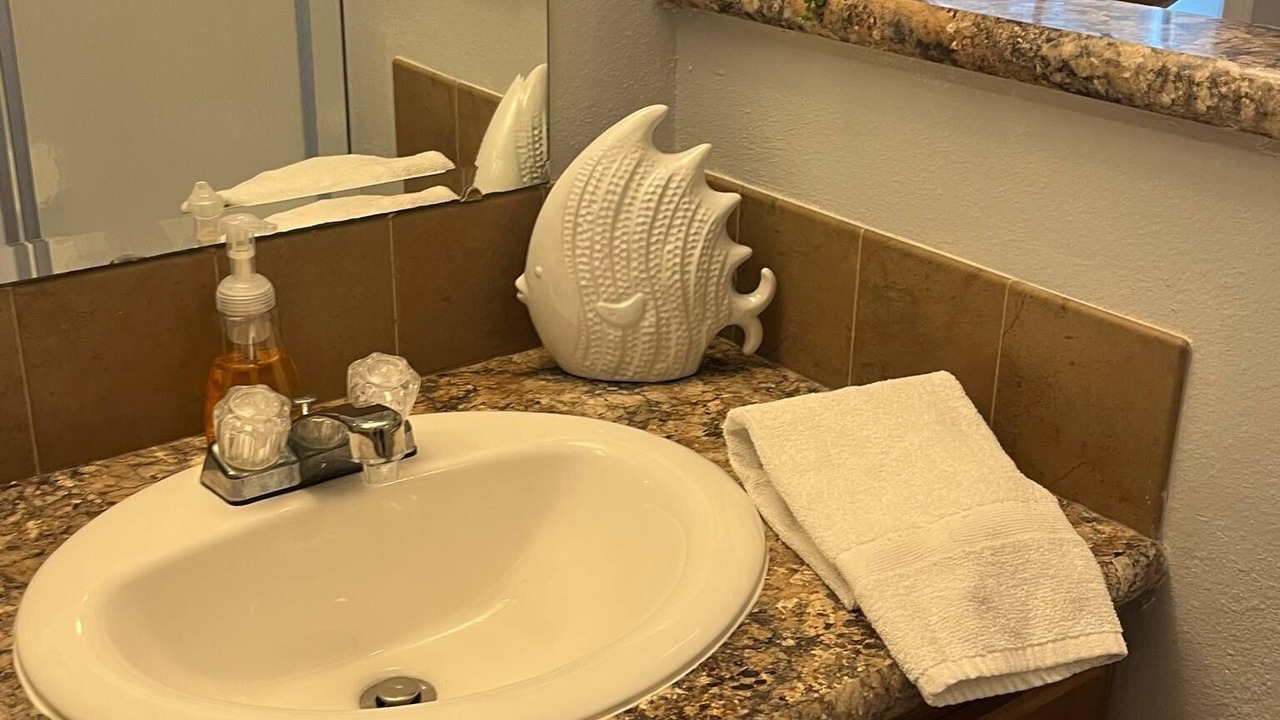 Photo of Bathroom in Bayshore Gardens