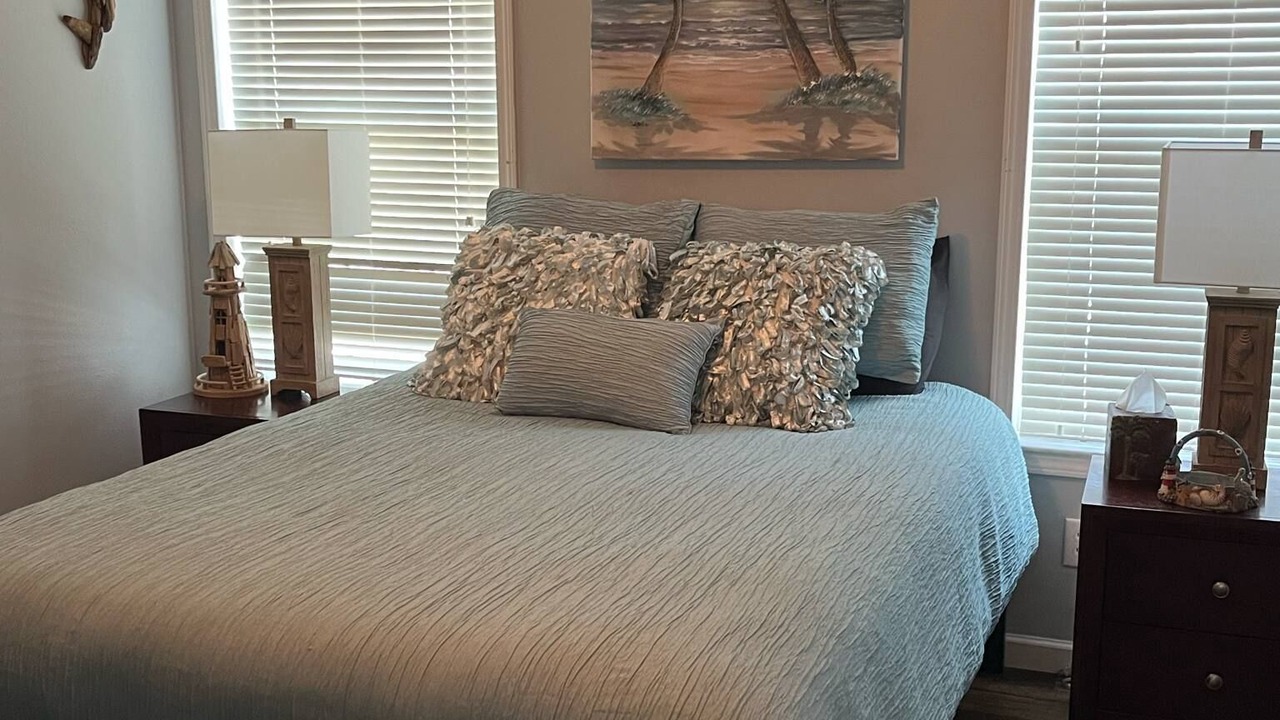 Photo of Bedroom in Bayshore Gardens