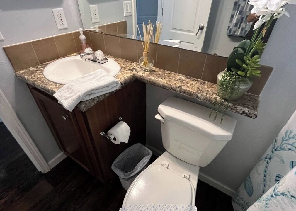 Photo of Bathroom in Bayshore Gardens