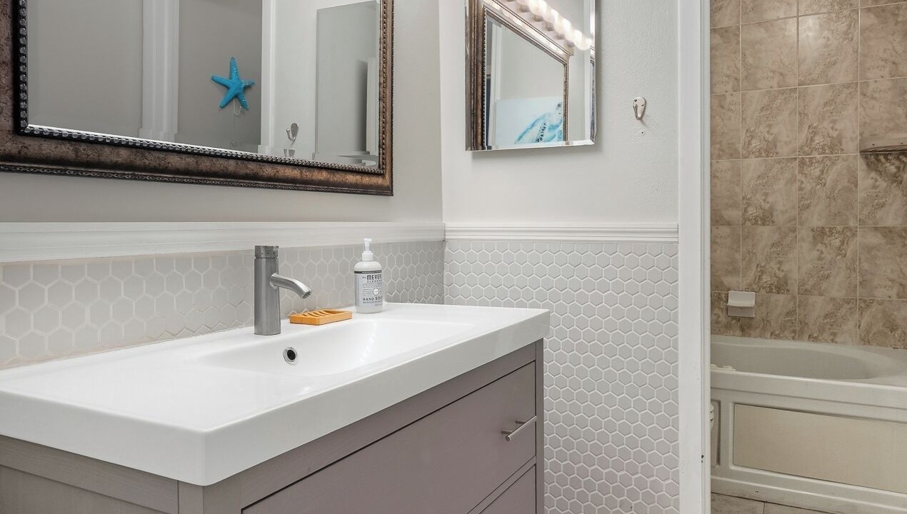 Photo of Bathroom in Ocean Woods