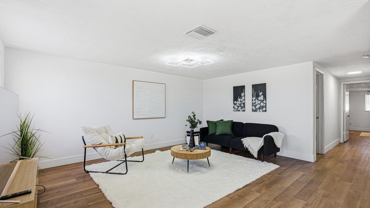 Photo of Livingroom in Aloha Gardens