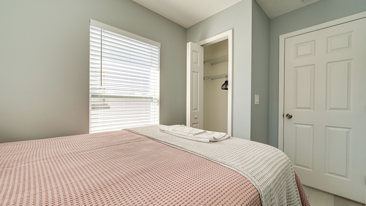 Photo of Bedroom in Carver City - Lincoln Gardens