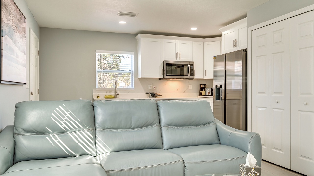 Photo of Livingroom in Carver City - Lincoln Gardens