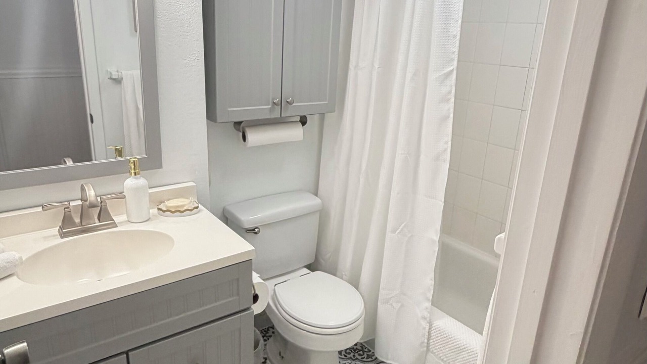 Photo of Bathroom in Lenox Park