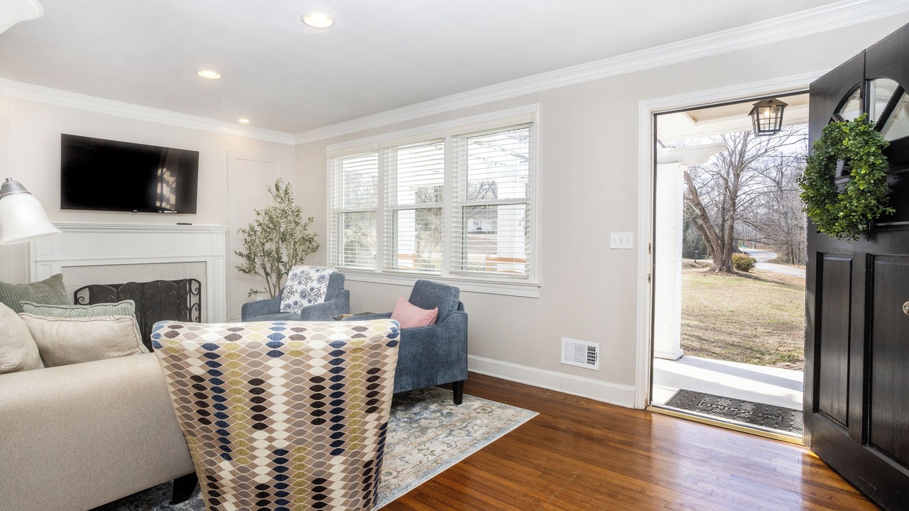 Photo of Livingroom in Greenville - Spartanburg