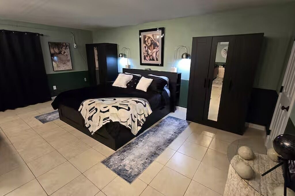 Photo of Bedroom in Capri Isle