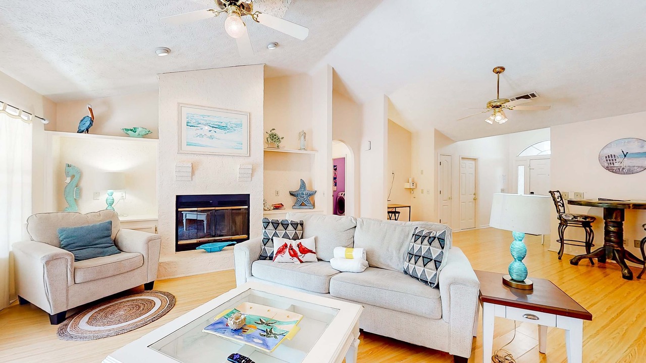 Photo of Livingroom in Thomas Drive