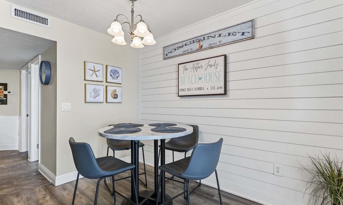 Photo of Livingroom in Ocean View Halifax Estates