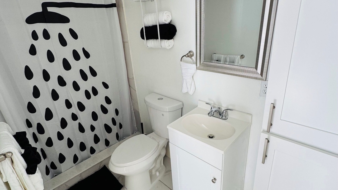 Photo of Bathroom in Pinecrest West Park