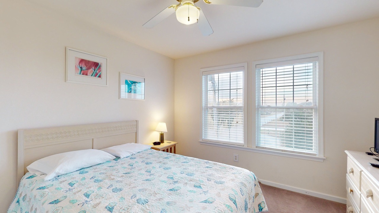 Photo of Bedroom in Waves