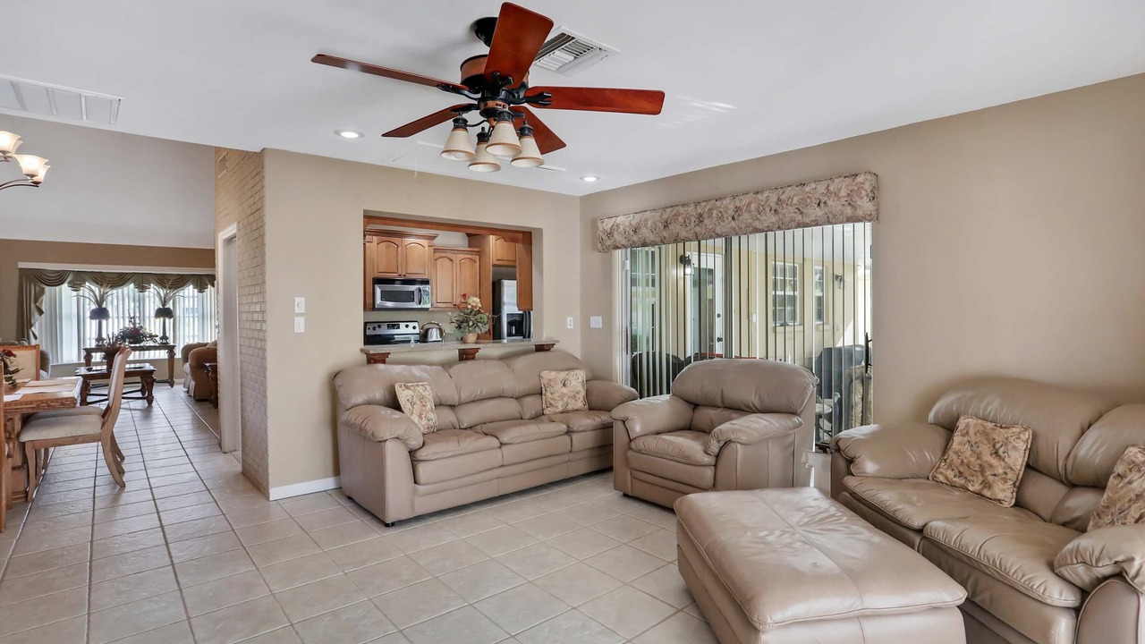Photo of Livingroom in Harbor Hills