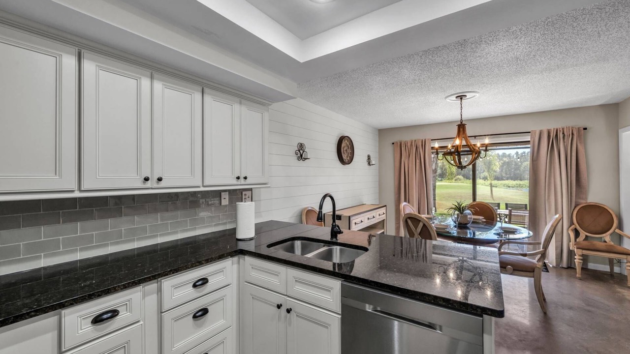 Photo of Bedroom in Fairway Village
