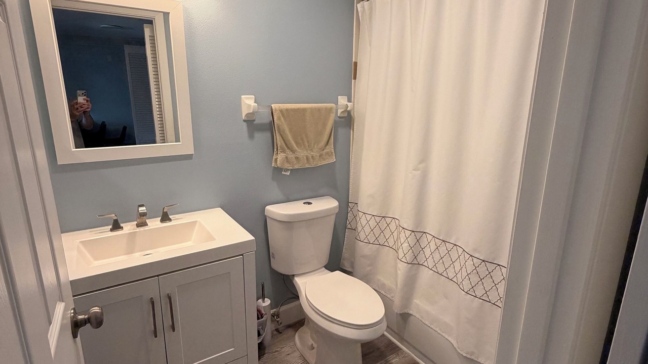 Photo of Bathroom in Bayshore Gardens