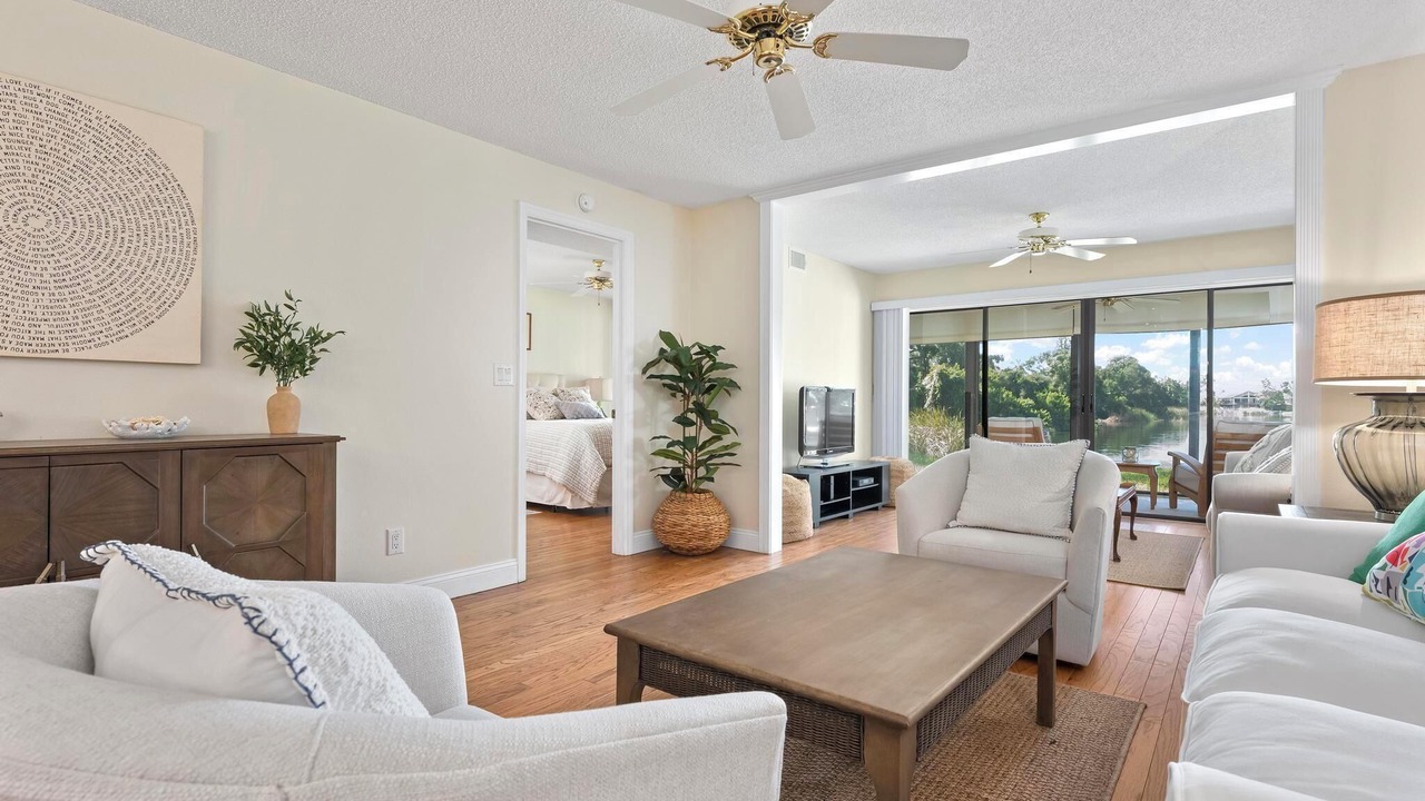 Photo of Livingroom in Gulf Gate Estates