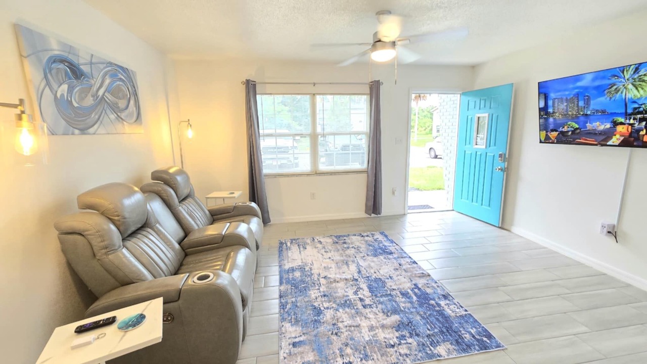 Photo of Livingroom in Bearss Plaza