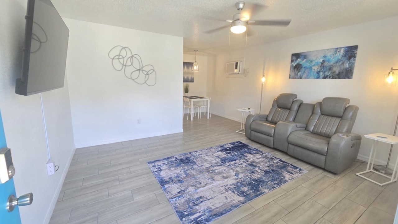 Photo of Livingroom in Bearss Plaza