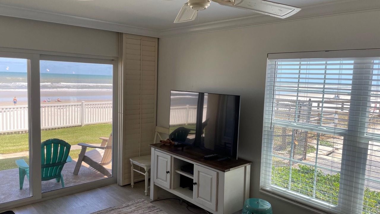 Photo of Livingroom in Point East