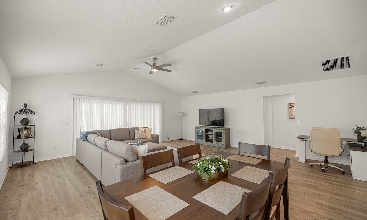 Photo of Livingroom in Sumter County