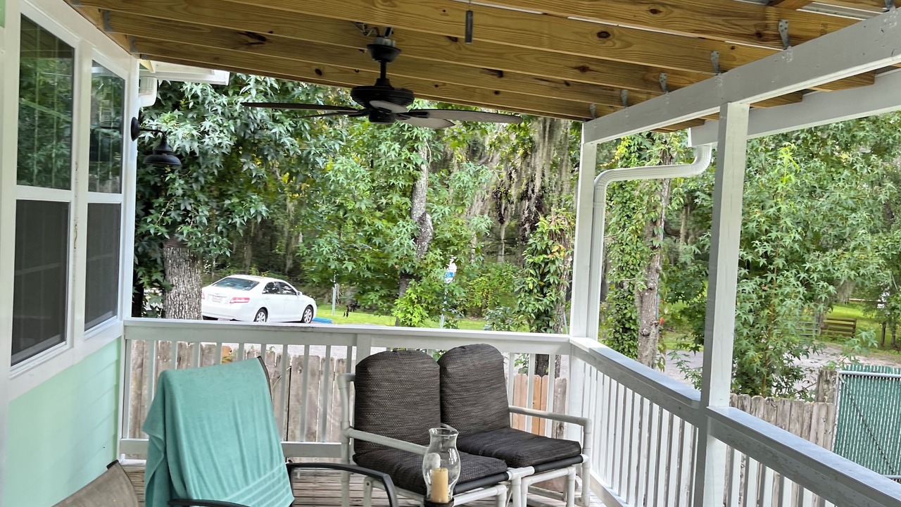 Photo of Patio Balcony in Doctors Inlet