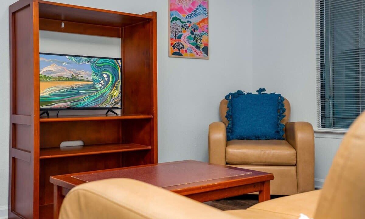 Photo of Livingroom in Bearss Plaza