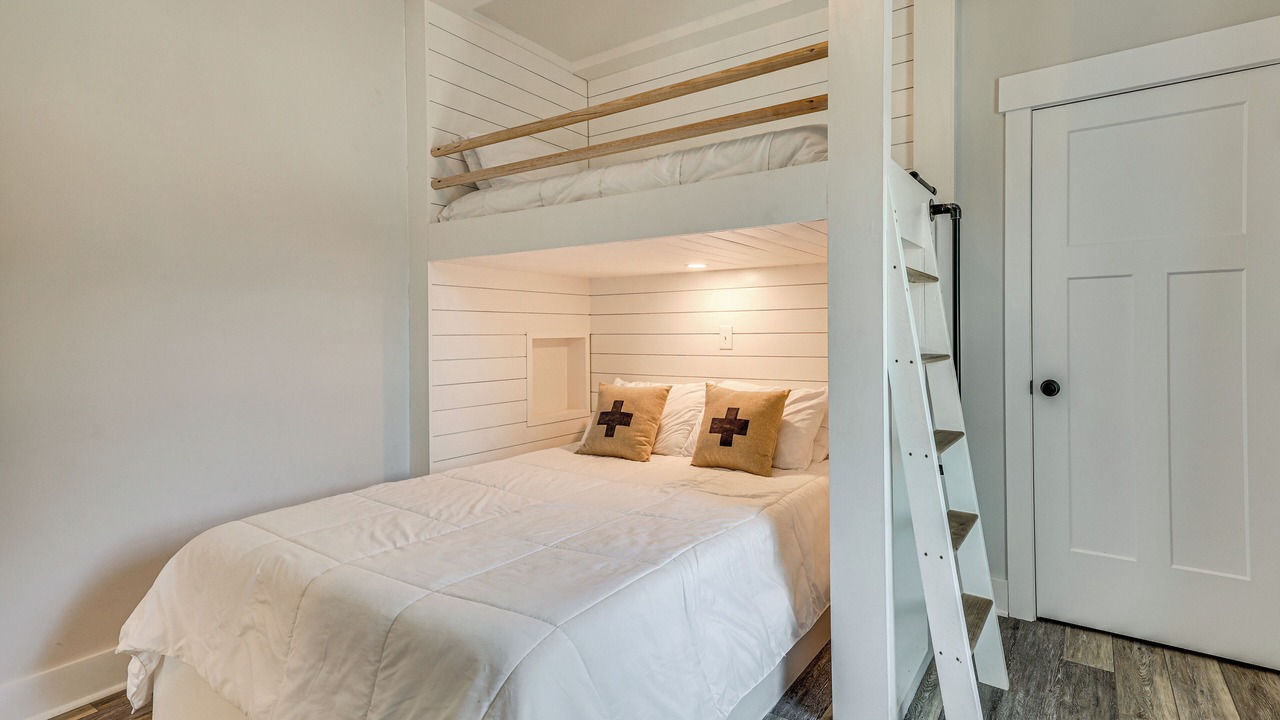 Photo of Bedroom in Tranquil Harbour