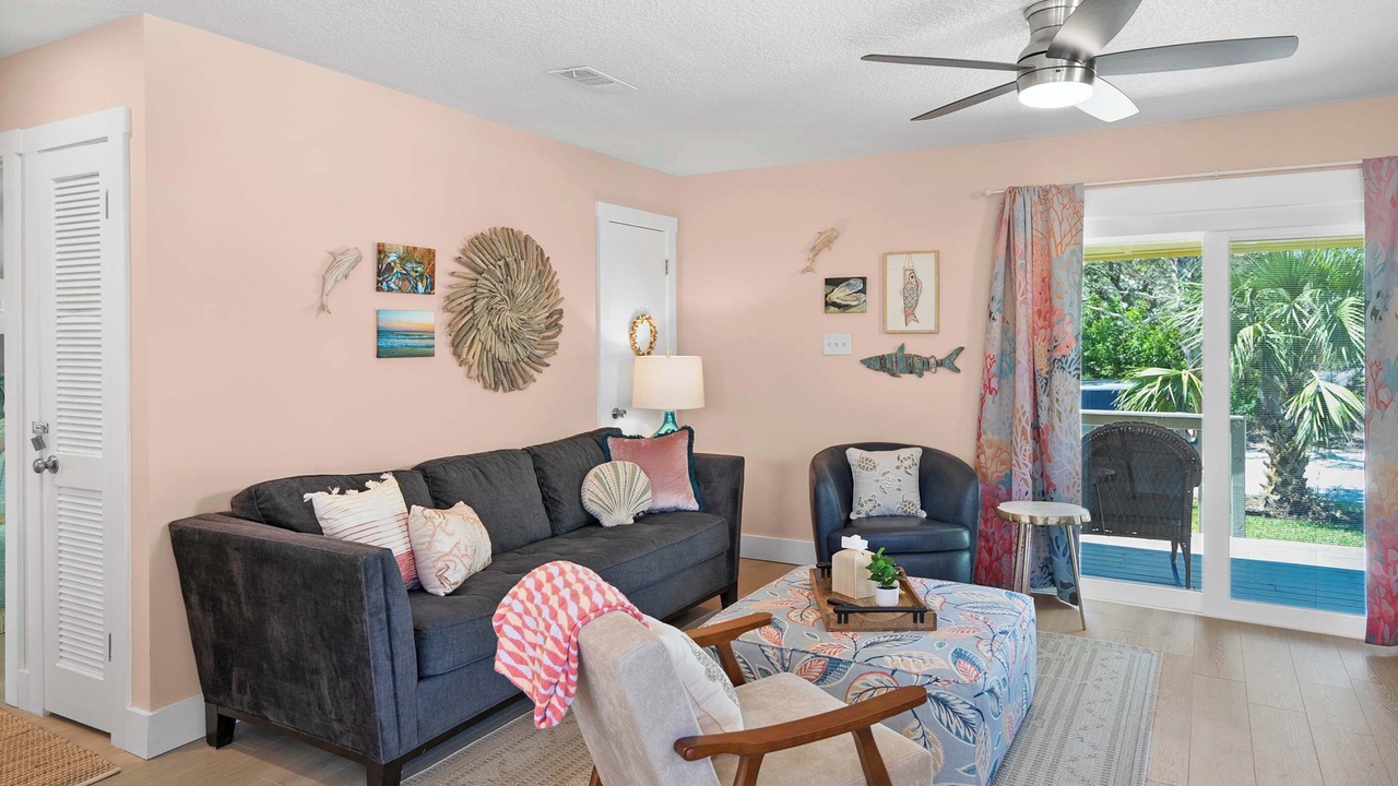 Photo of Livingroom in Crescent Beach