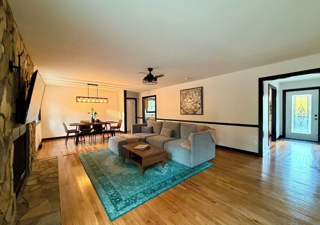 Photo of Livingroom in Travelers Rest