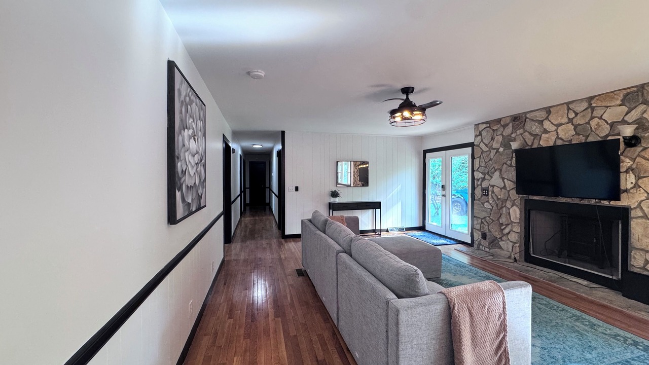 Photo of Livingroom in Travelers Rest
