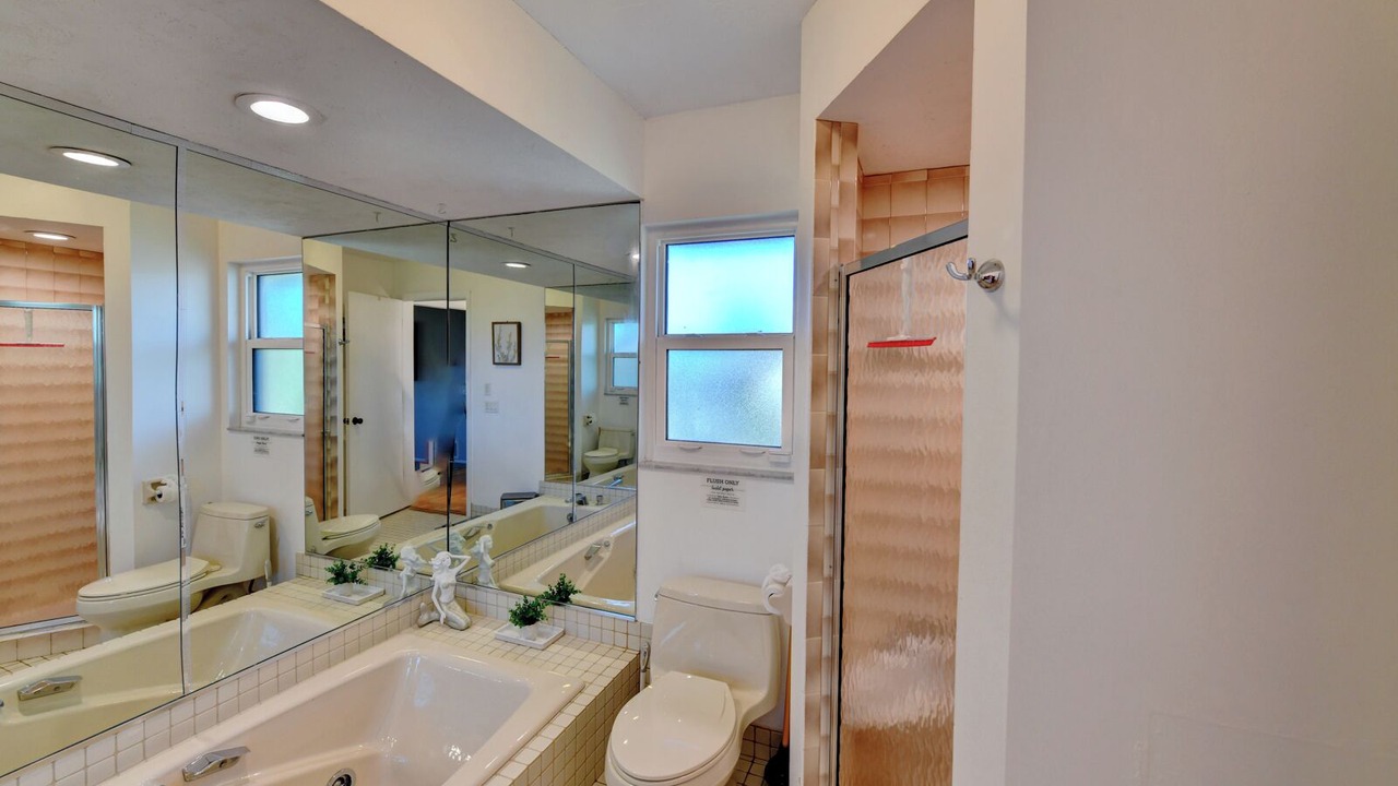 Photo of Bathroom in Gulf Gate Estates