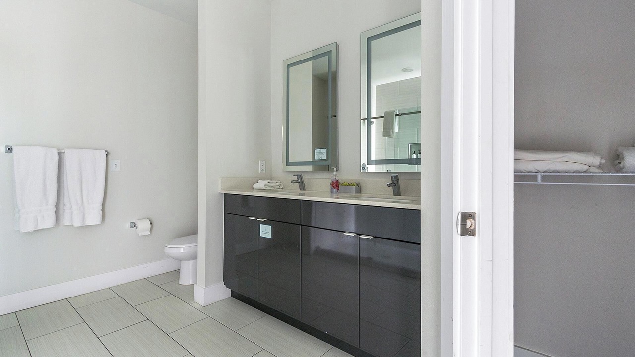 Photo of Bathroom in Port Tampa City