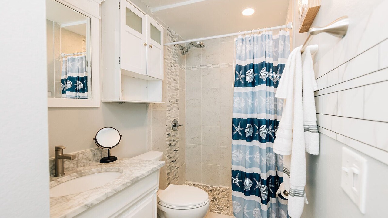 Photo of Bathroom in Bayshore Gardens