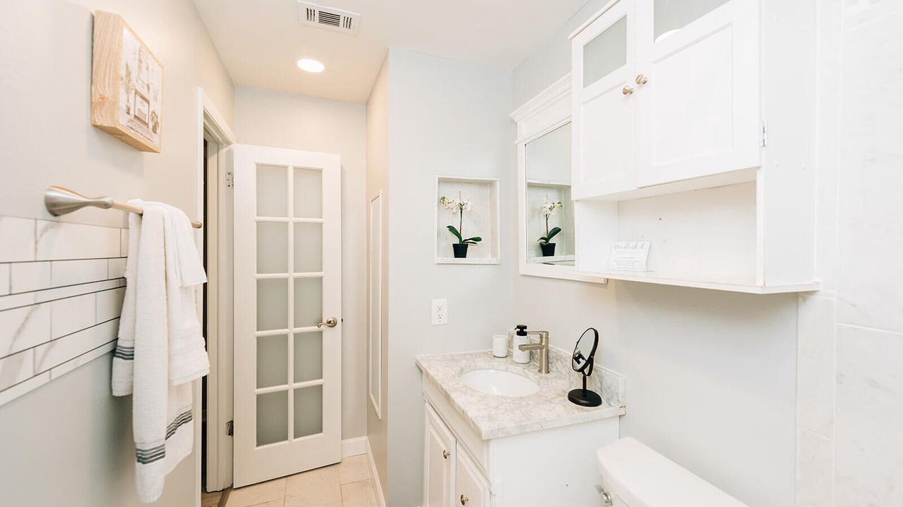 Photo of Bathroom in Bayshore Gardens