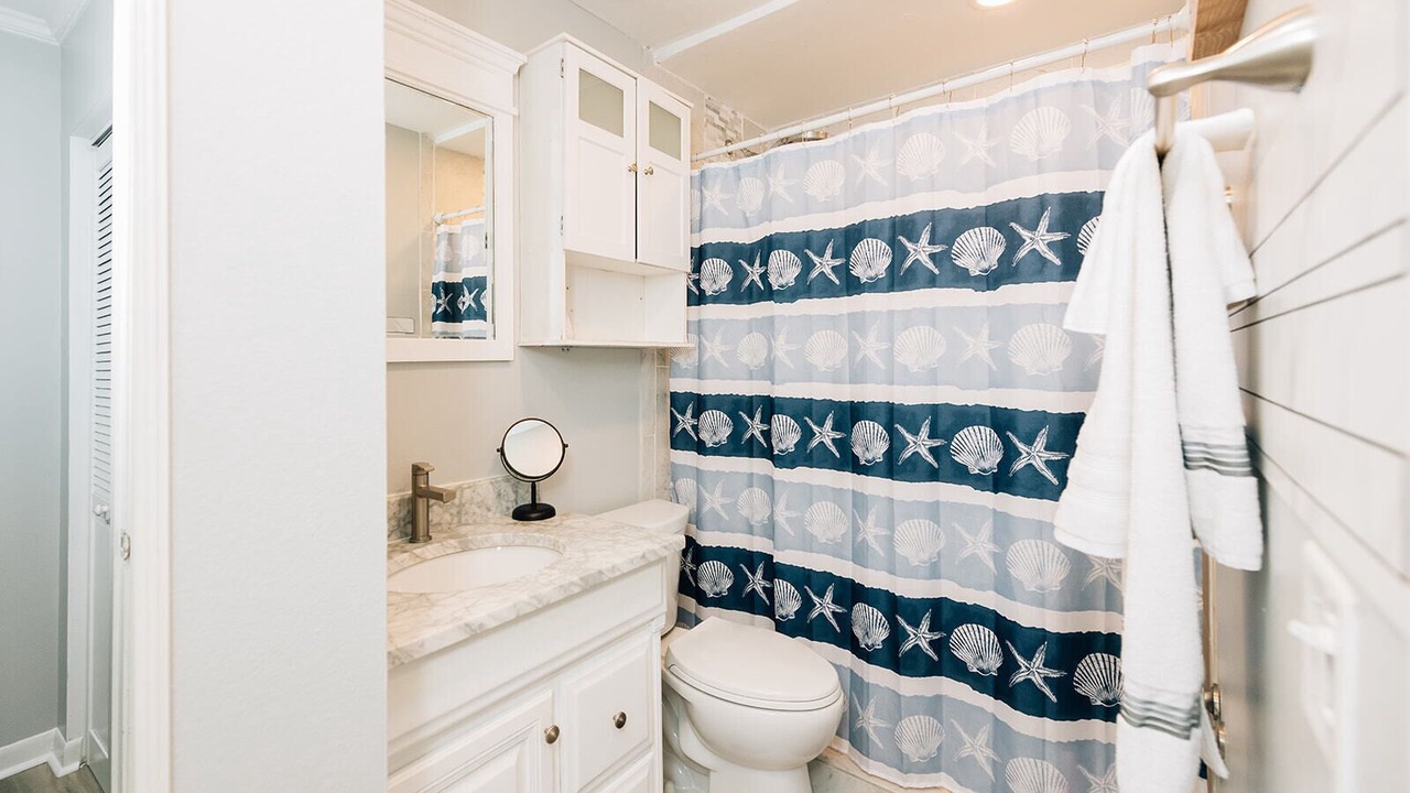 Photo of Bathroom in Bayshore Gardens