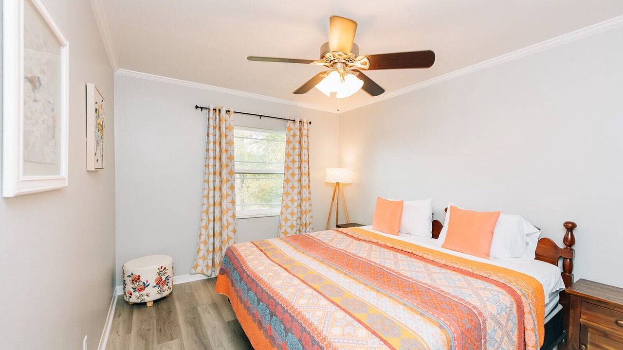 Photo of Bedroom in Bayshore Gardens