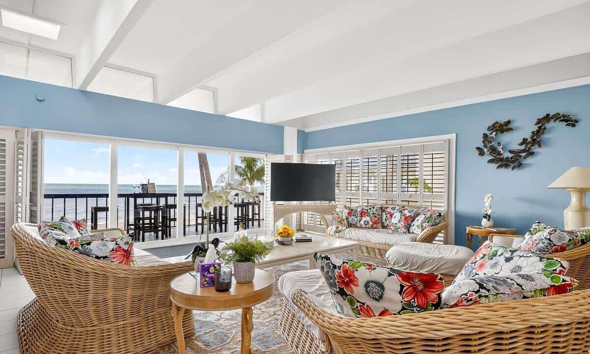 Photo of Livingroom in Redington Beach