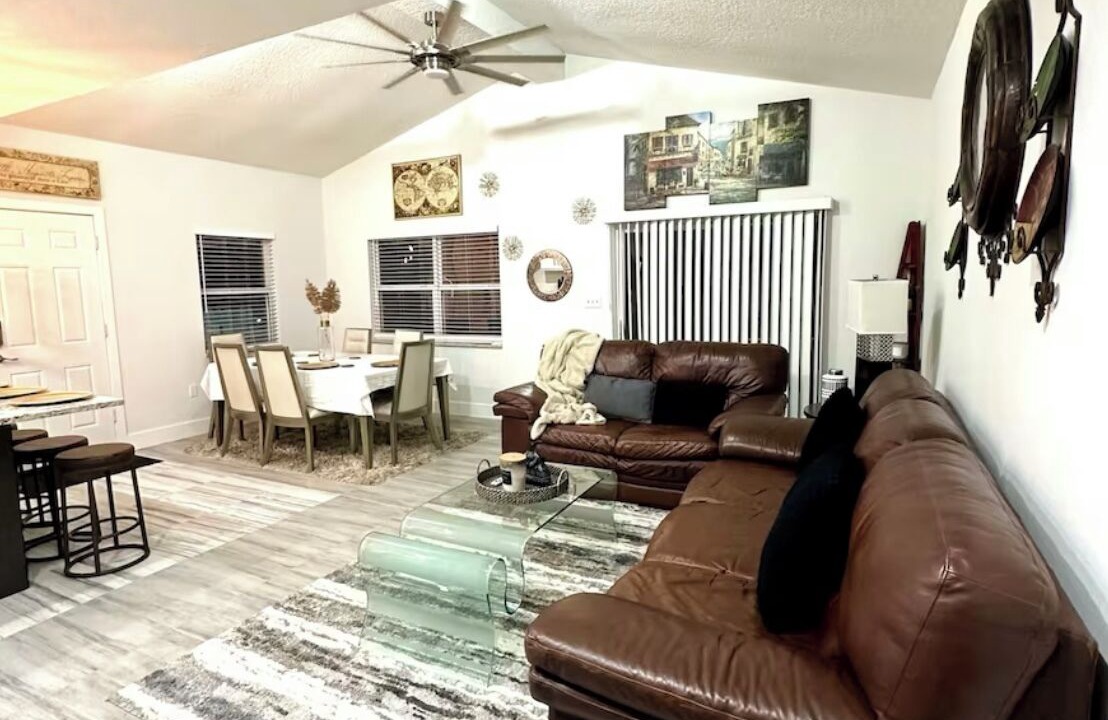 Photo of Livingroom in Howey-in-the-Hills