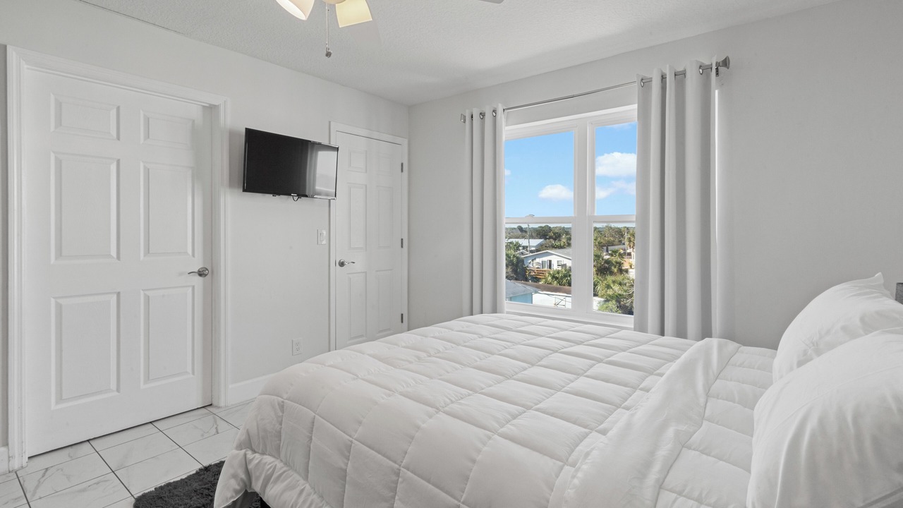 Photo of Bedroom in Crescent Beach