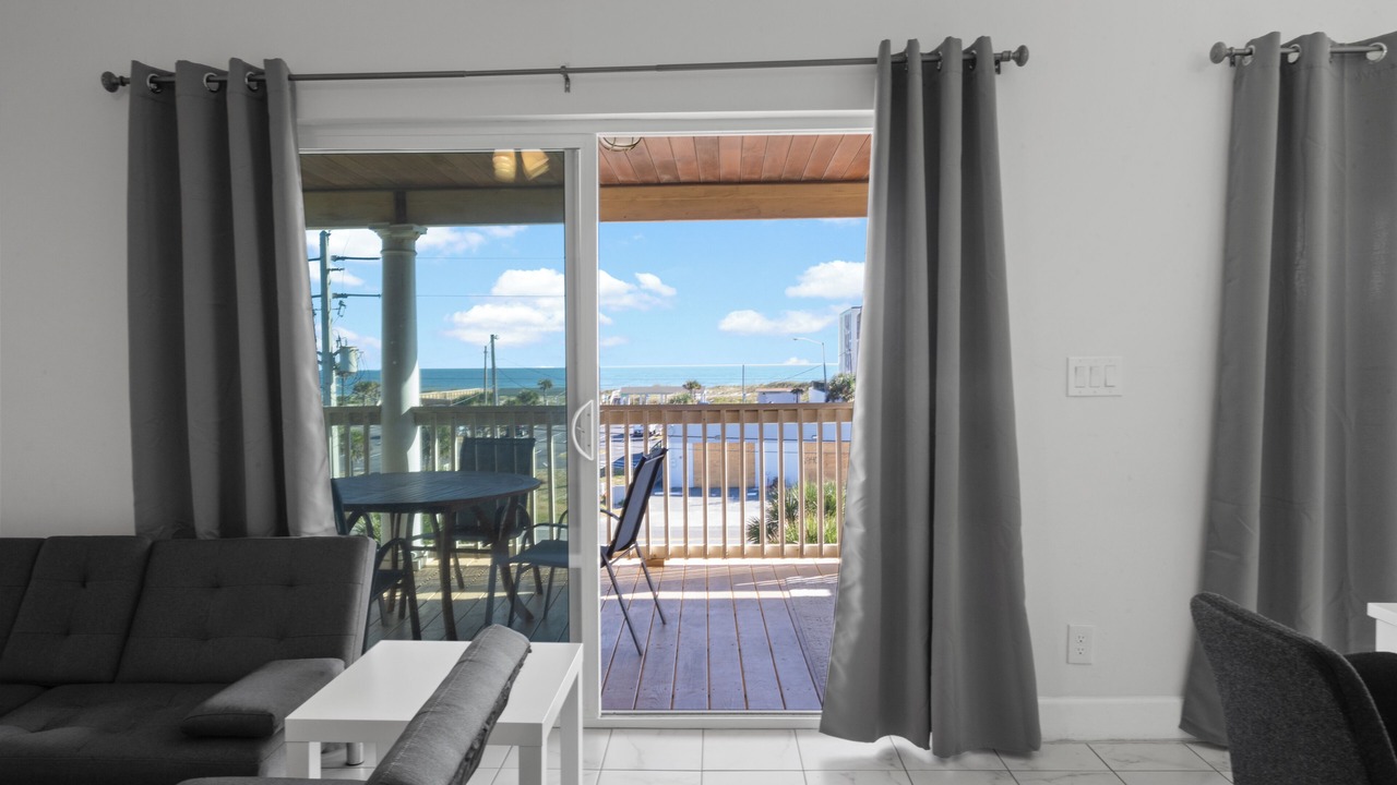 Photo of Livingroom in Crescent Beach