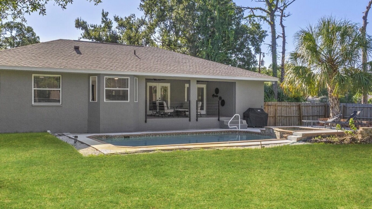 Photo of Outdoor in Gulf Gate Estates