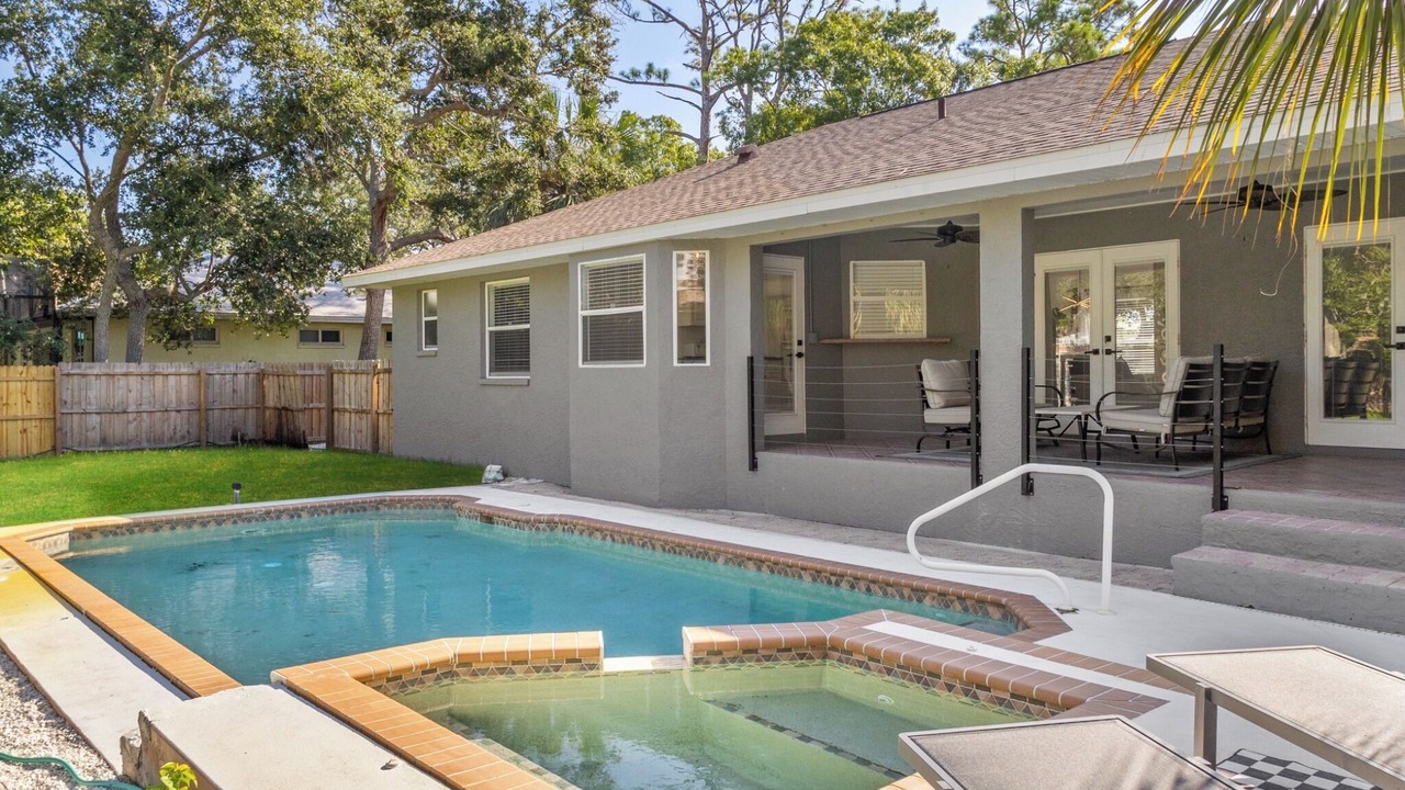 Photo of Outdoor in Gulf Gate Estates