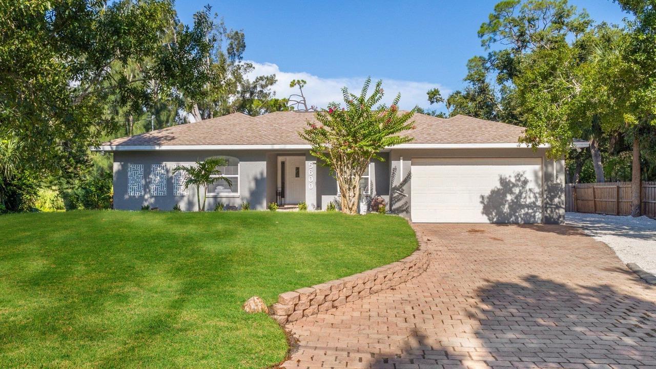 Photo of Outdoor in Gulf Gate Estates
