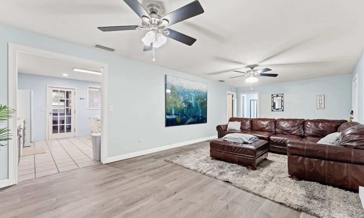 Photo of Livingroom in Northside